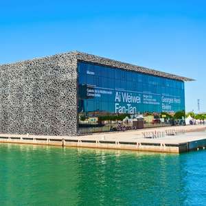 Explorez Marseille à votre rythme avec des tours en bus hop-on hop-off – Vues panoramiques, guides audio et arrêts illimités en 2025